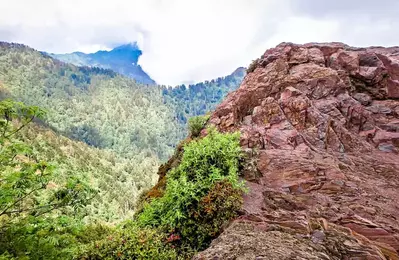 hiking to Charlies Bunion is one of the best non-touristy things to do in Gatlinburg