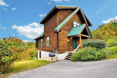 outside of pet friendly cabin in the smoky mountains
