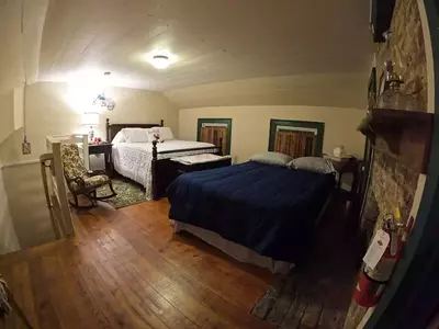 The Corkscrew Suite @ The Sidecar Inn Bed & Breakfast