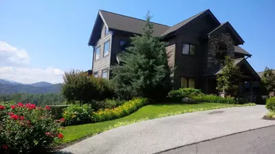 God's Grace: Luxury Cabin On 1 Acre With Great Views In Gated Subdivision