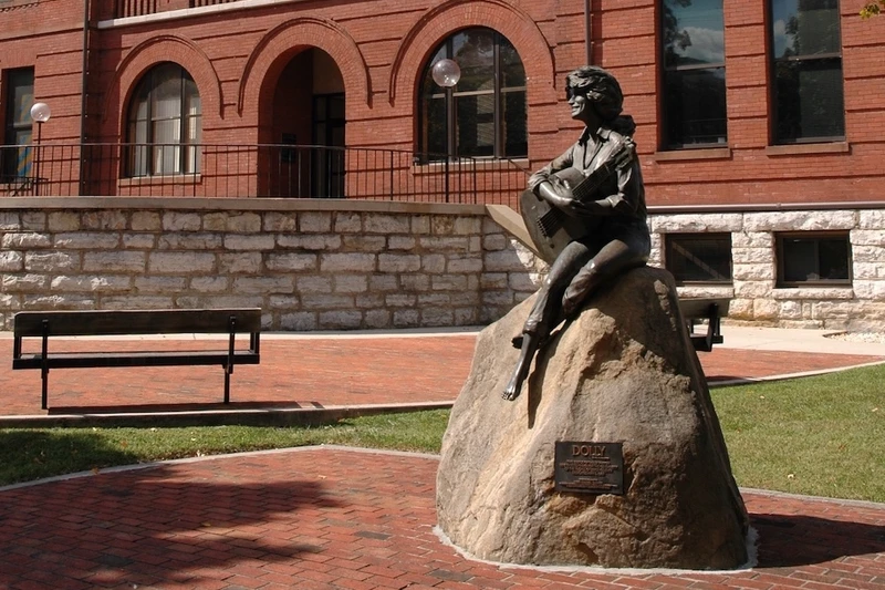 Dolly Statue in Sevierville