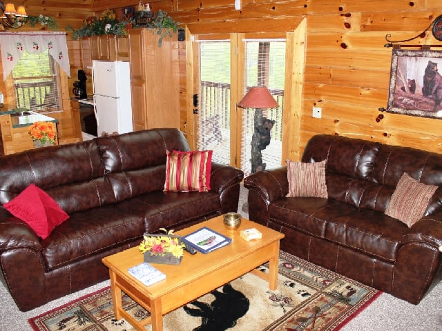 Honey Bear Cabin - Pigeon Forge Cabins - Sleeps 7-12 - Honey Bear Cabin