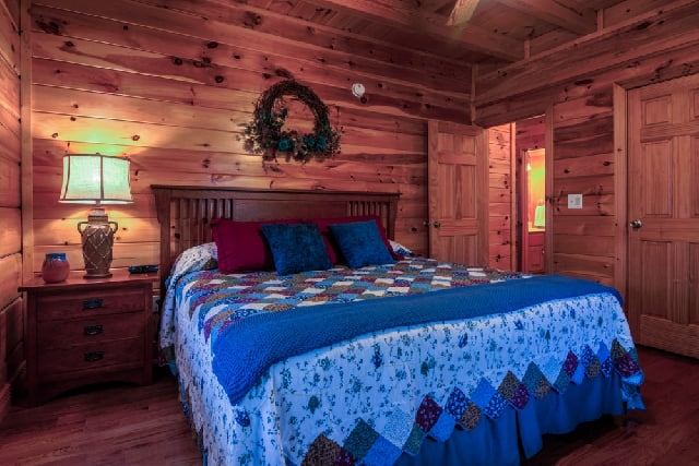 Black Bear Crossing - Pigeon Forge Cabins - Sleeps 1-6 - Bear Camp