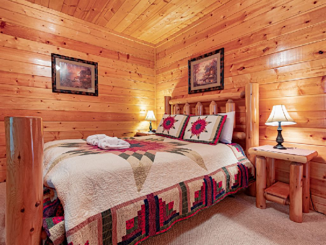 Eagle's Perch - Sevierville Cabins - Sleeps 7-12 - Eagle's Perch