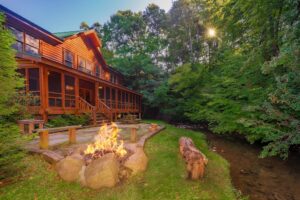 Pigeon Forge cabin on the river