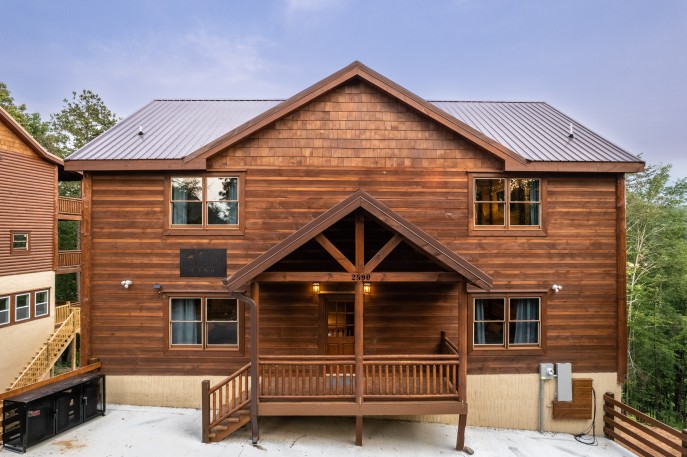 Selah View Lodge - Sevierville Cabins - Sleeps 19-24 - Jordan and April