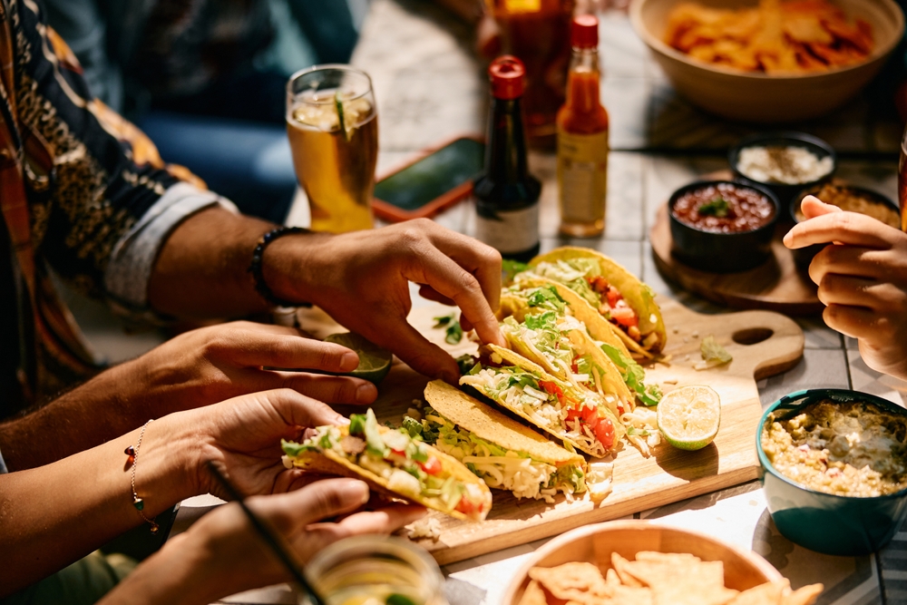 friends eating tacos