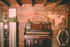 organ in an old cabin
