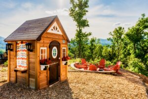 The mini-cabin for the little ones to call their own. Plus, the fire pit beyond.