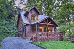 Cozy Mountain Cabin with Hot Tub by everything!